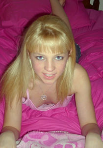 Charming blondie Emma Hix